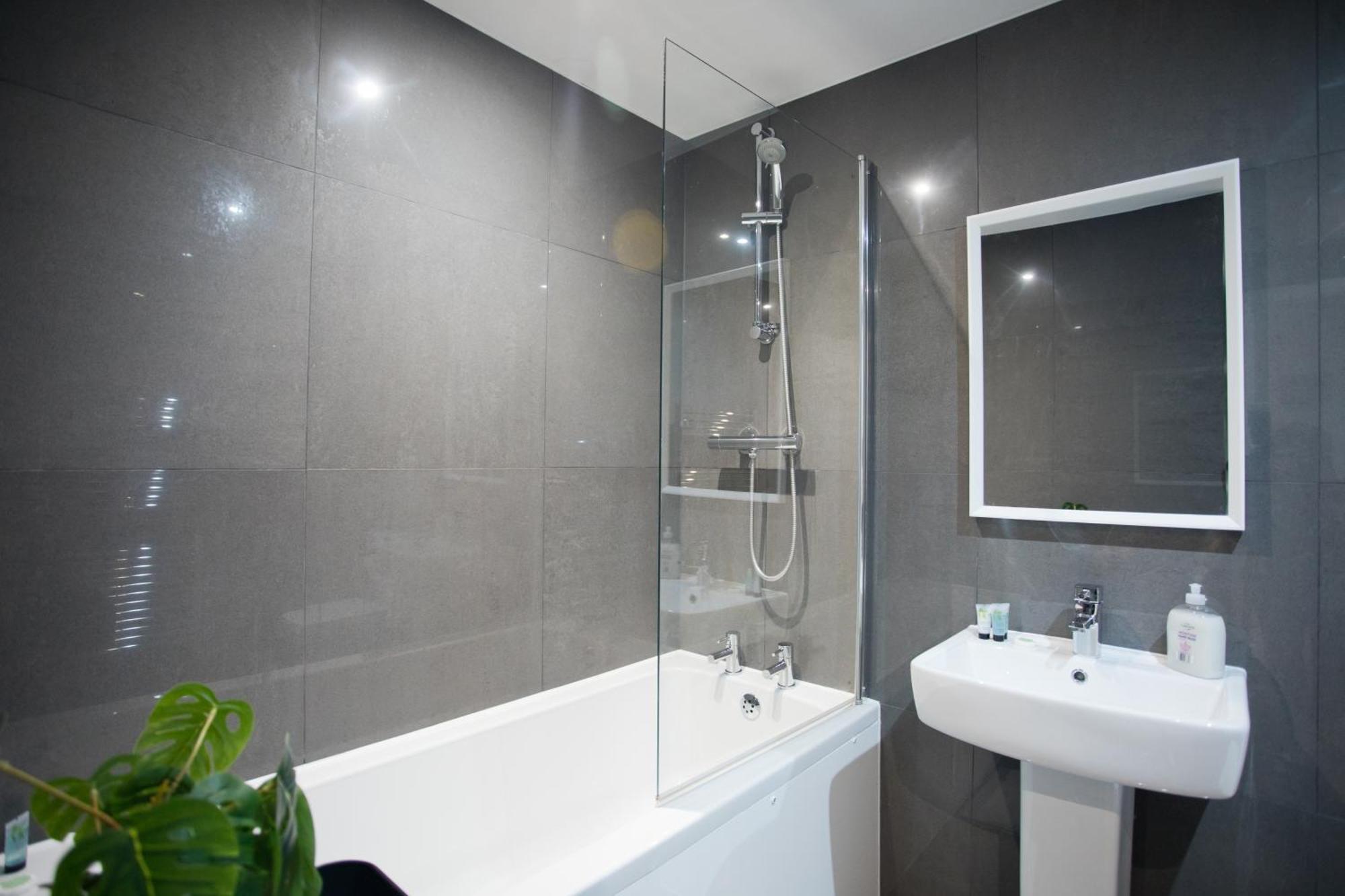 Apartment Sea Air - 2 Bedrooms - Parking - Mins To
